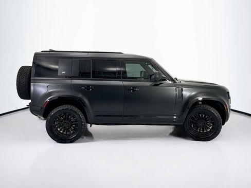 Used 2023 Land Rover Defender 110 X-Dynamic SE image 4