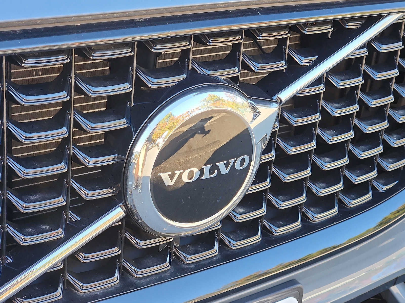 Used 2024 Volvo XC60 B5 Core w/ Protection Package Premier AWD/4WD image 4