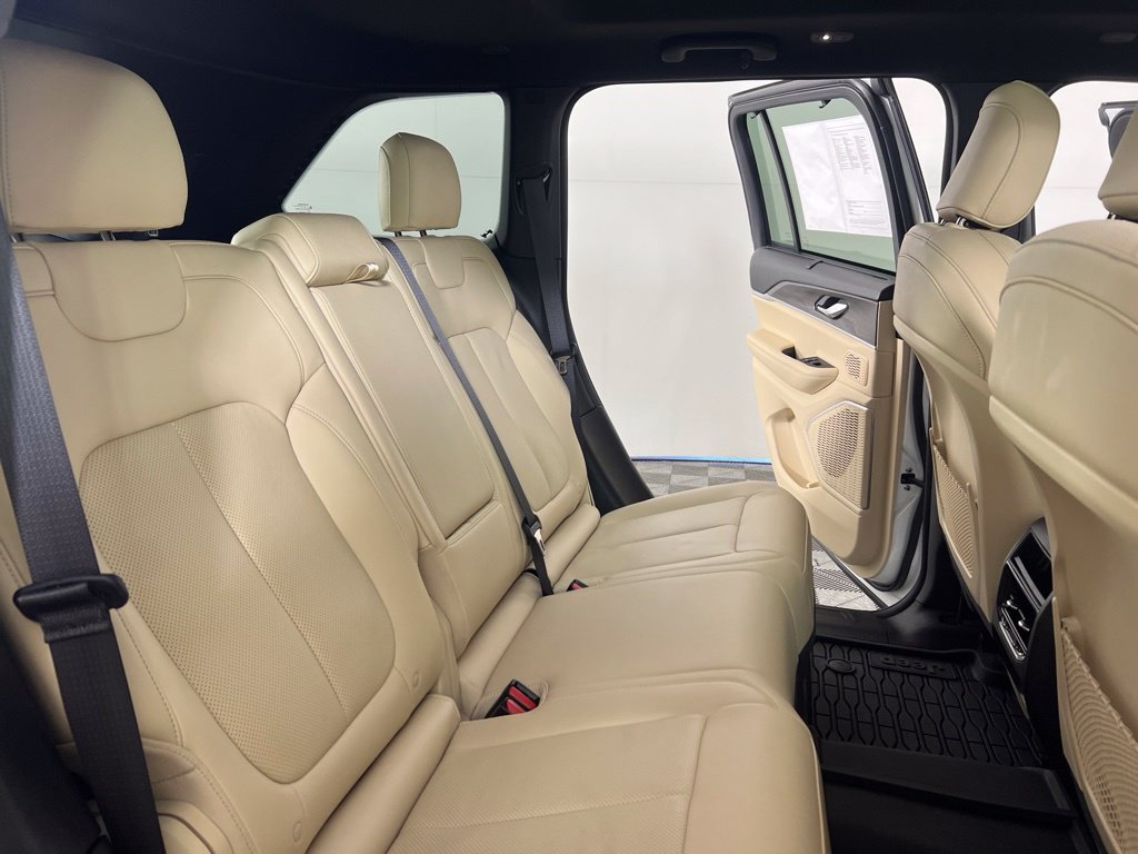 Used 2022 Jeep Grand Cherokee Limited 4xe w/ Luxury Tech Group II AWD/4WD image 13