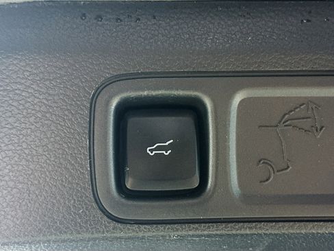 Used 2024 Ford Expedition XLT image 31