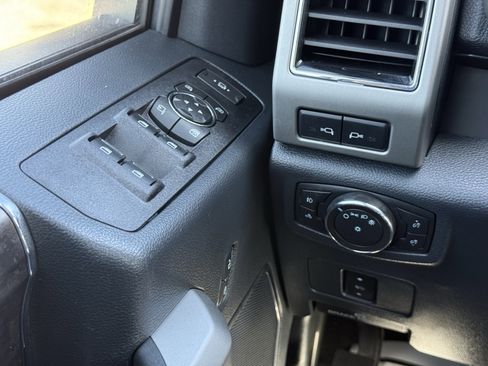 Used 2022 Ford F250 Lariat w/ Tremor Off-Road Package image 22