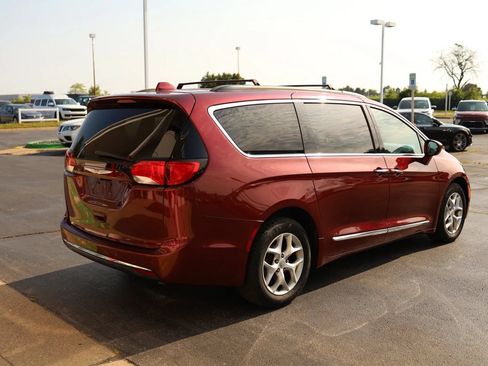 Used 2017 Chrysler Pacifica Touring-L w/ Tire & Wheel Group FWD image 5