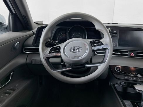 Used 2022 Hyundai Elantra SEL image 18