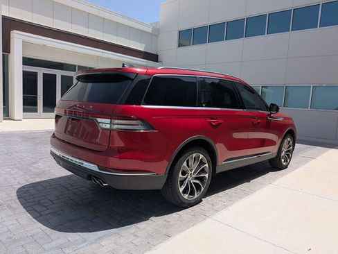 Certified 2025 Lincoln Aviator Reserve w/ Luxury Package AWD/4WD image 4
