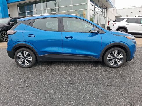 Used 2023 Chevrolet Bolt EUV LT w/ Convenience Package FWD image 8