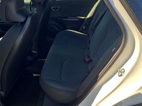 New 2025 Kia K4 LXS image 18