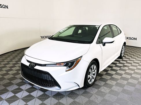 Used 2022 Toyota Corolla LE image 7