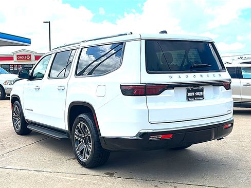 Used 2024 Jeep Wagoneer L Series II w/ Flexible Seating Group RWD image 6
