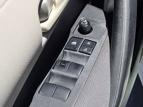 Used 2022 Toyota Corolla LE image 8