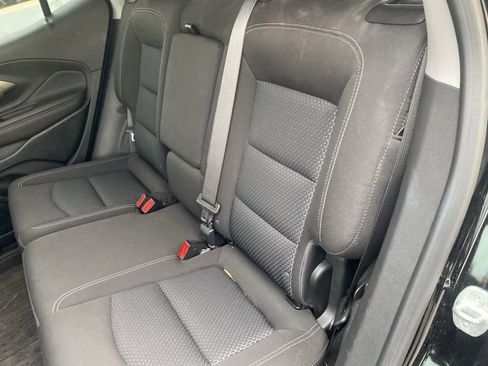 Used 2022 GMC Terrain SLE w/ Elevation Edition image 13