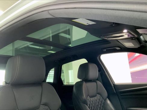 Used 2024 Audi SQ5 Premium Plus w/ Premium Plus Package image 28