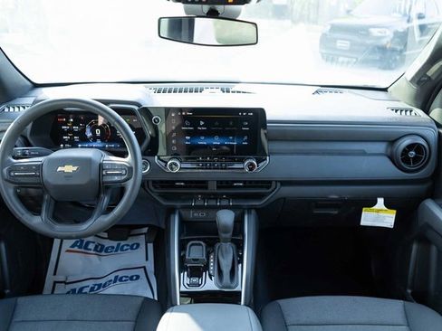Used 2025 Chevrolet Colorado W/T image 15