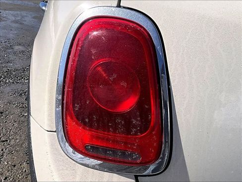 Used 2016 MINI Cooper 4-Door Hardtop image 26