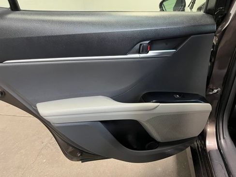 Used 2018 Toyota Camry LE FWD image 16