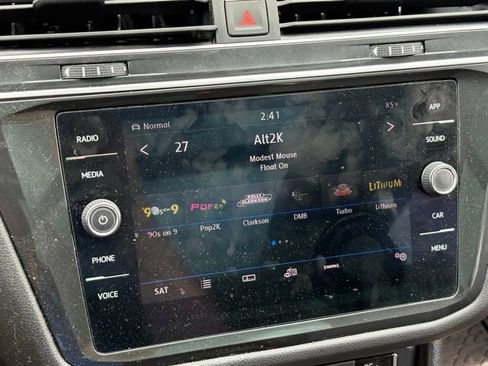 Used 2018 Volkswagen Tiguan SE AWD/4WD image 13