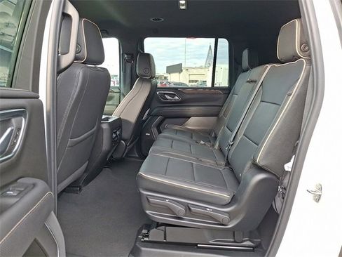 Used 2024 Chevrolet Suburban Premier image 10