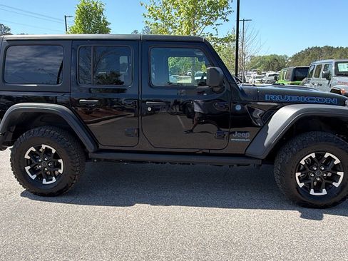 Used 2025 Jeep Wrangler Unlimited Rubicon 4xe w/ Convenience Group AWD/4WD image 7