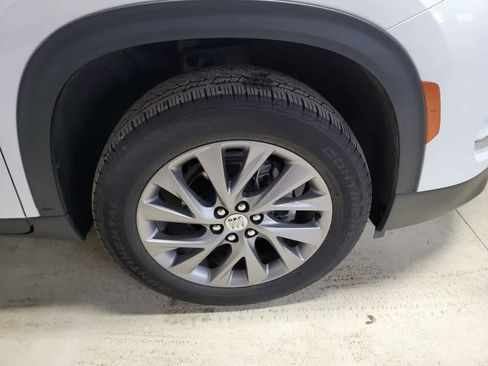 Certified 2025 Buick Enclave Preferred image 10