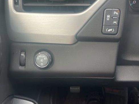 Used 2018 GMC Yukon SLT image 8