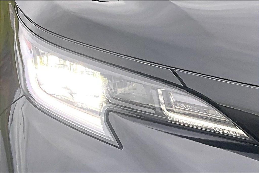 Used 2025 Toyota Sienna XSE AWD/4WD image 30