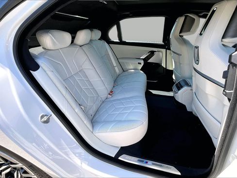 Certified 2025 BMW 750e xDrive w/ Executive Package AWD/4WD image 19