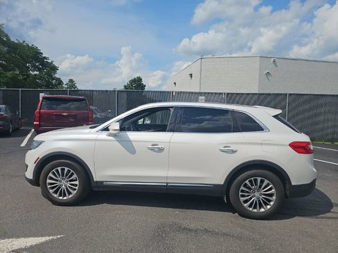 Used 2018 Lincoln MKX Select w/ Select Plus Package AWD/4WD image 8
