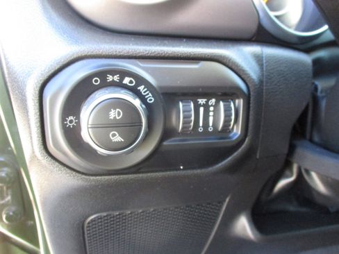 Used 2022 Jeep Gladiator Sport image 33