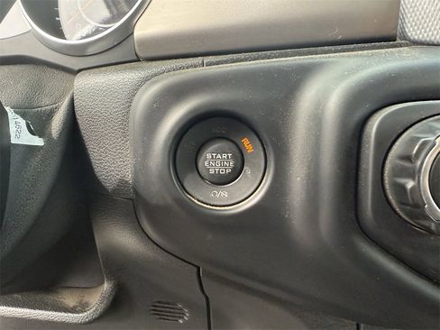 Used 2021 Jeep Gladiator Willys image 20