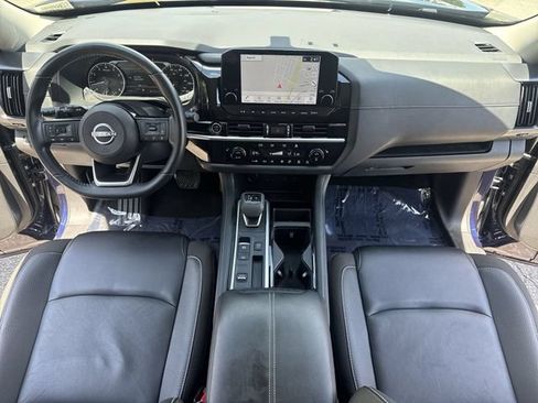 Used 2023 Nissan Pathfinder SL FWD image 9