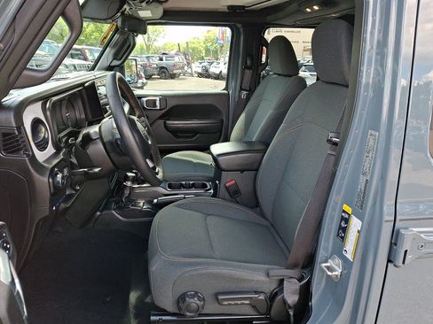 Used 2024 Jeep Wrangler Unlimited w/ Convenience Group AWD/4WD image 13