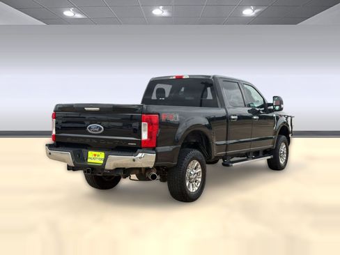 Used 2017 Ford F250 XLT w/ XLT Premium Package AWD/4WD image 9