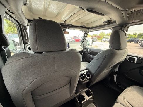 Used 2025 Jeep Wrangler Unlimited Sahara AWD/4WD image 27