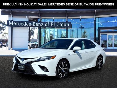 Used 2020 Toyota Camry SE w/ Sunroof Package FWD image 1