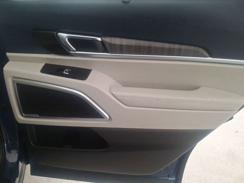 Used 2023 Kia Telluride EX w/ EX Captain's Chair Package FWD image 21