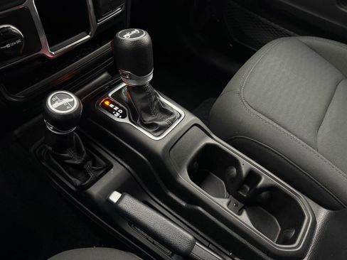 Used 2019 Jeep Wrangler Sport image 27