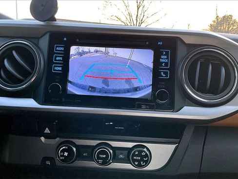 Used 2018 Toyota Tacoma SR5 image 14