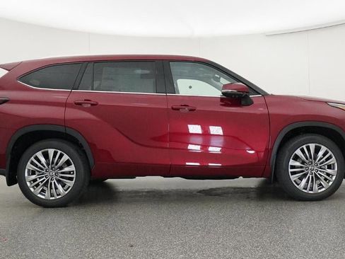 New 2026 Toyota Highlander Platinum AWD/4WD image 27