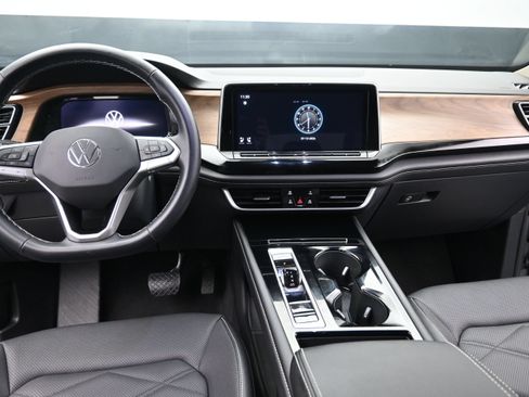 Used 2026 Volkswagen Atlas SE FWD image 15