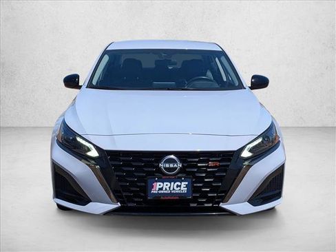 Used 2025 Nissan Altima 2.5 SR FWD image 2