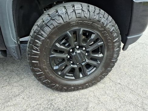 Used 2021 GMC Sierra 2500 Denali w/ Denali Black Diamond Edition AWD/4WD image 9