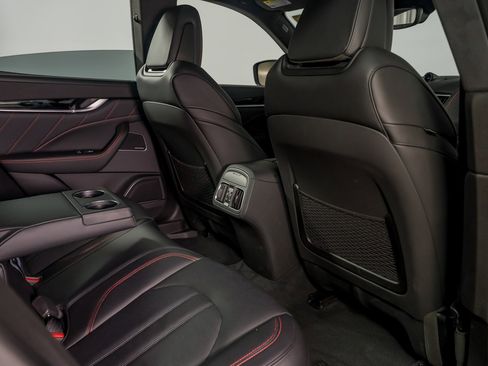 Used 2024 Maserati Levante GT Ultima image 28