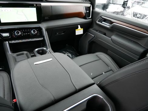 New 2026 GMC Sierra 3500 Denali w/ Denali Reserve Package image 11