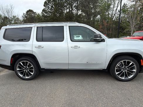 Used 2024 Jeep Wagoneer Series III w/ Premium Group I image 7