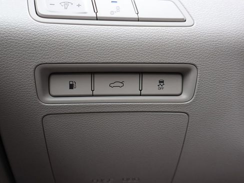 Used 2016 Hyundai Sonata Limited w/ Option Group 04 FWD image 16
