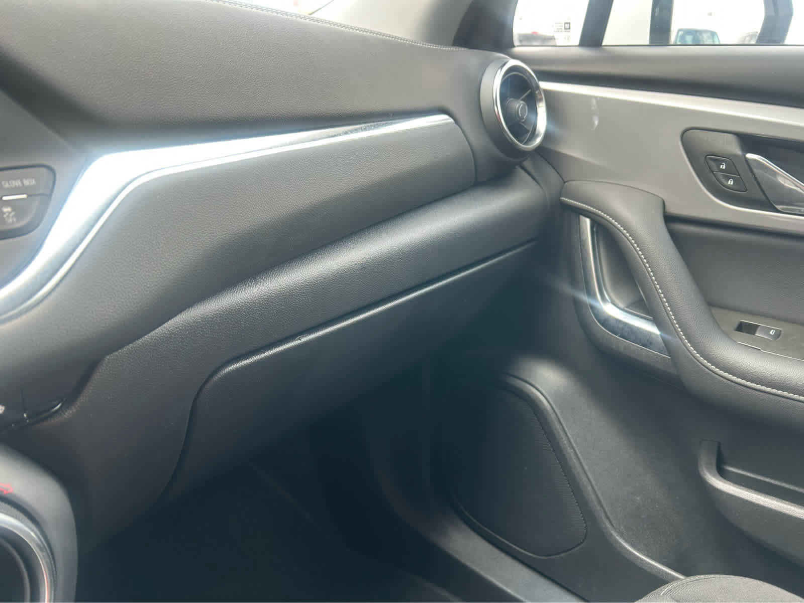 Used 2025 Chevrolet Blazer LT FWD image 39