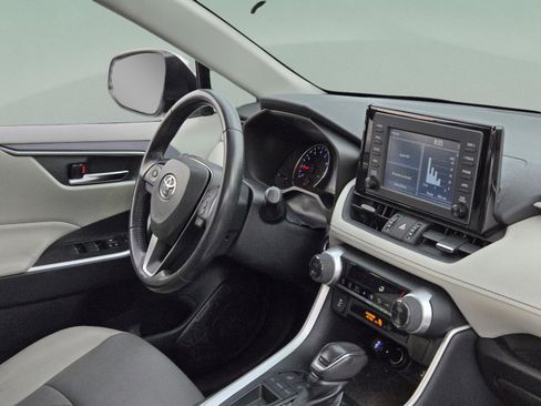 Used 2019 Toyota RAV4 XLE Premium FWD image 19