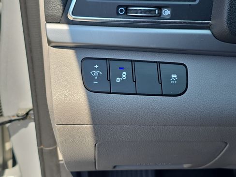 Used 2018 Hyundai Elantra SEL FWD image 25