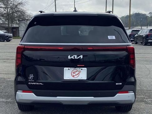 New 2026 Kia Carnival EX FWD image 3