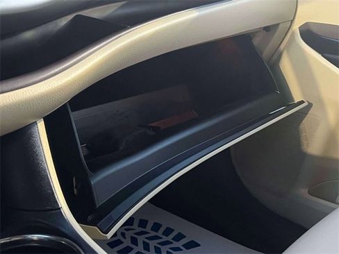 Used 2019 Toyota Highlander SE image 32