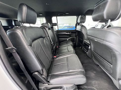 Used 2024 Jeep Wagoneer L Series II w/ Flexible Seating Group AWD/4WD image 18